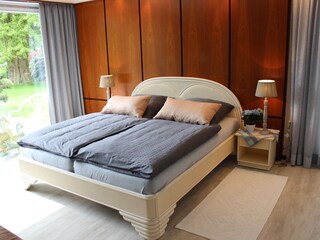 Schlafzimmer mit Doppelbett 2