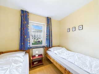 Schlafzimmer - kann ggf. ein Doppelbett werden