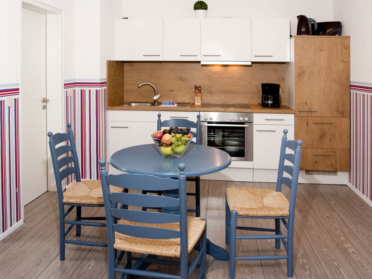 Modernes wohnzimmer mit küche – midir