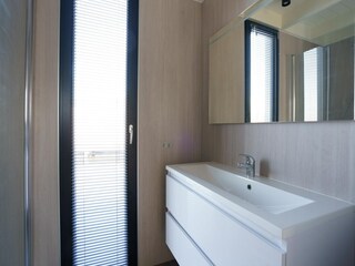 House boat Offingawier Features 13