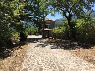 Zufahrt zum Haus in ruhiger Lage