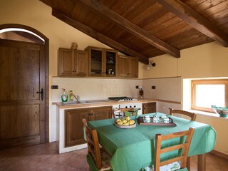 Rustikale Küche mit Essbereich