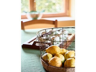 Einfache Düfte: frische Zitronen und natürliches Licht