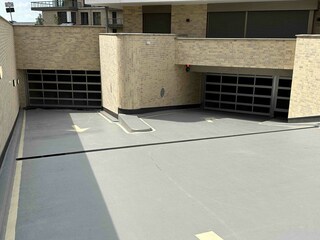 Die großzügige Tiefgarage