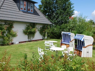 möblierter Garten