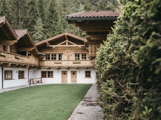 resort_achensee_vaya_außenansicht_garten