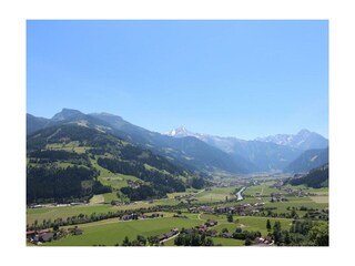 Blick durch das Zillertal vom Wanderweg
