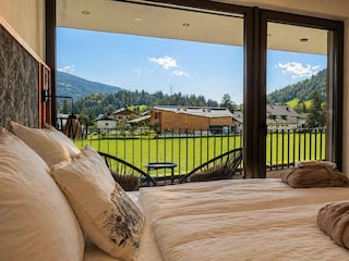 AlpenSkySuiteFlachau_Zi1_Aussicht_Sommer