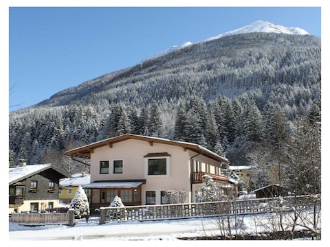 Apartment Burgman, Haus