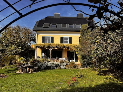 Apartment Penthouse mit Garten bei Salzburg