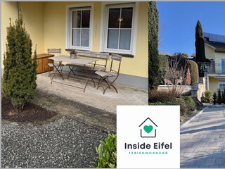 Terrasse & Parkplatz Inside Eifel
