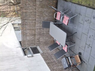 Grillplatz sowie Sitzgelegenheit
