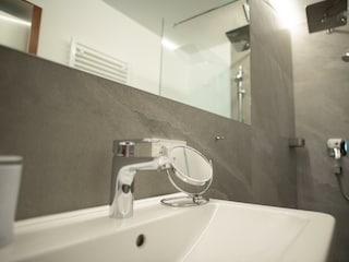 haus-rainer-brennerköpfl-bad-detail