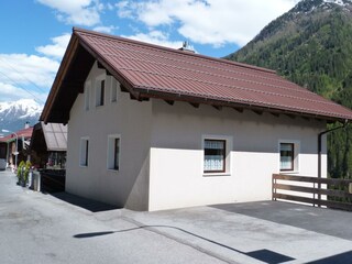 Parkplatz und Skibushaltestelle