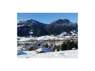 Blick zum Hahnenkamm vom Haus