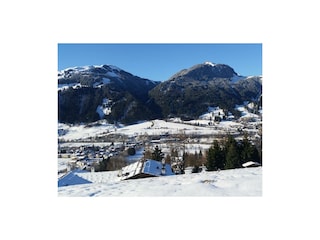 Blick zum Hahnenkamm vom Haus