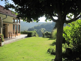 Bergfeldhof-Garten mit Aussicht