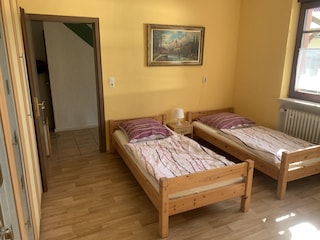 Schlafzimmer 1 (EG)