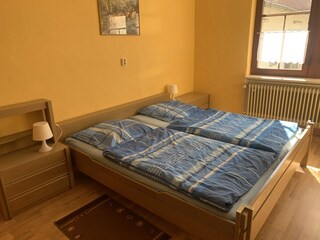 Schlafzimmer 2 (EG)