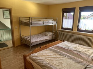 Schlafzimmer 3 (OG)