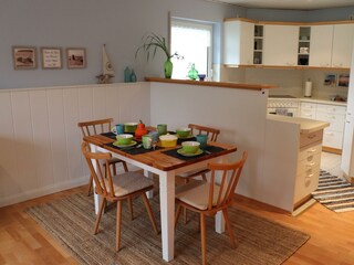 Ferienwohnung Orts-Idyll, Essbereich mit Küche