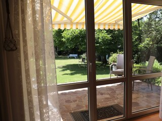 Ferienwohnung Orts-Idyll-Blick auf die Terrasse