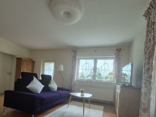 Wohnzimmer mit Blick in den Garten