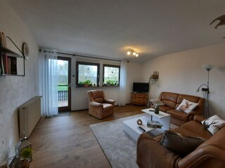 Blumenschein-Wohnzimmer mit Terrasse