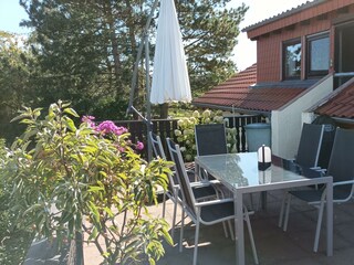 Blumenschein-Terrasse und Hausansicht