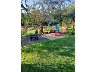 Bergfeldhof-Gartenterrasse und Feuerstelle