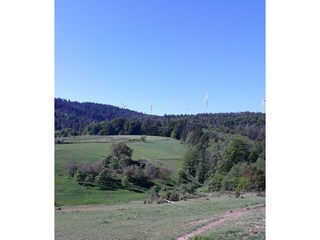 Bergfeldhof-Blick über Wiesen und Felder