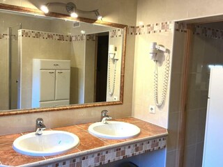 Haus Martin_Appartement Eichhörnchen Bad (2)