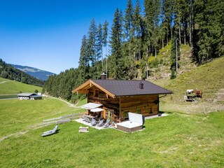 Heualm_Kurzer_Grund_22_Hpfgarten_09_2026_Haus_auss