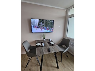 Essbereich mit LG TV