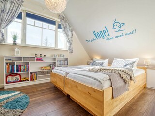 Schlafzimmer mit Doppelbett