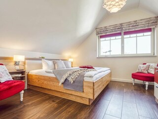 Schlafzimmer mit Doppelbett