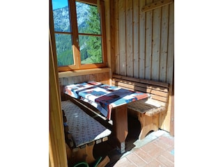 Fenster mit Ausblick in die Gesäuse-Bergwelt
