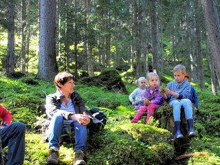 Familienwanderungen mit Märchen auf die Alm