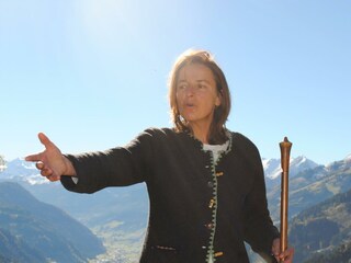 Märchenerzählerin Andrea bei einer Wanderung