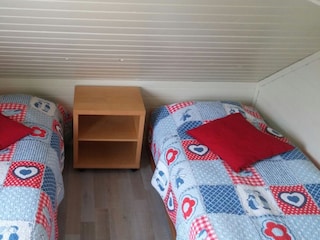 Schlafzimmer mit 2 Einzelbetten.