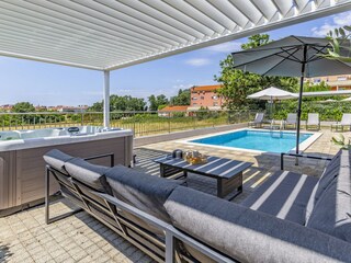 Lounge-Bereich im Freien, Whirlpool