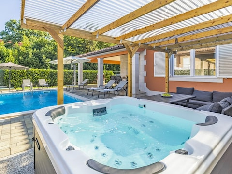 Villa Lotus Estate 7 - Pool, Jacuzzi, Foosball