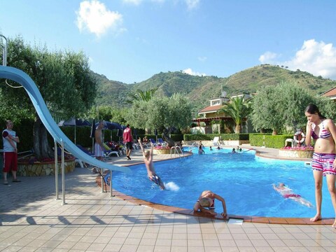 Parco vacanze Casa vacanze vicino a Cefalù con piscina