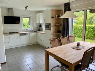 Küche und Esszimmer