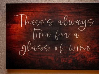 Es ist immer Zeit für ein Glas Wein