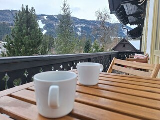 Balkon mit Blick auf die Piste