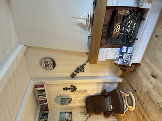 Elektro-Kamin mit Leseecke