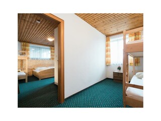6 Bettzimmer Zi. 5  Raum 1 und 2