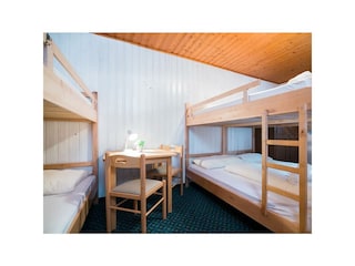 6 Bettzimmer Zi. 7 mit 2 Fenster Richtung unter di