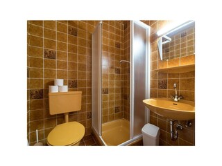 3 Bettzimmer Zi. 3 m. Fenster und Balkon